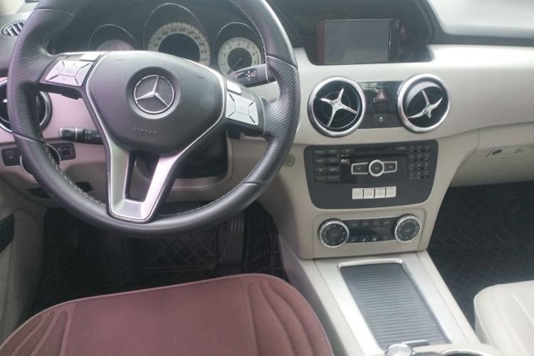 Used Mercedes-Benz GLK-Class 2014 GLK 260 4MATIC Dynamic Model Center Console