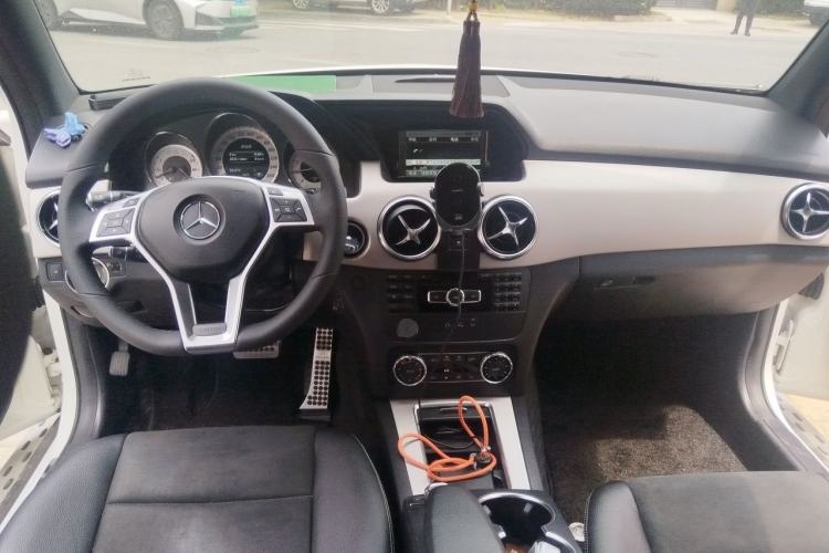 Used Mercedes-Benz GLK-Class 2014 GLK 200 Standard Model Center Console