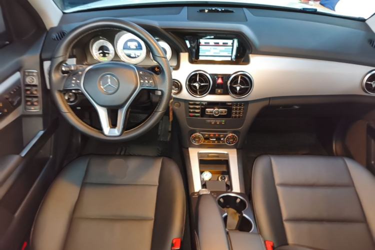 Used Mercedes-Benz GLK-Class 2014 GLK 260 4MATIC Dynamic Model Center Console