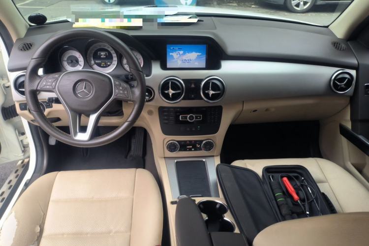 Used Mercedes-Benz GLK-Class 2014 GLK 260 4MATIC Dynamic Model Center Console