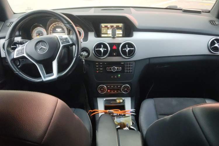 Used Mercedes-Benz GLK-Class 2014 GLK 200 Standard Model Center Console