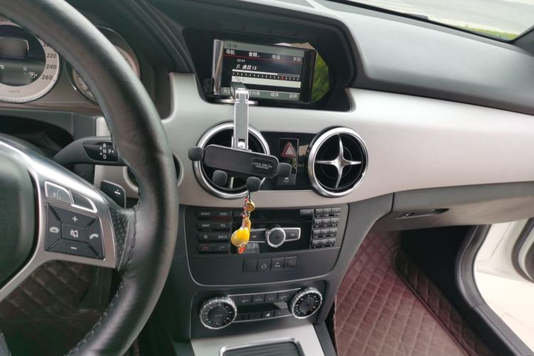 Used Mercedes-Benz GLK-Class 2014 GLK 200 Standard Model Center Console
