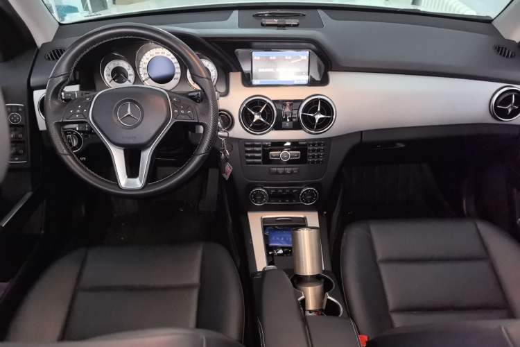 Used Mercedes-Benz GLK-Class 2014 GLK 260 4MATIC Dynamic Model Center Console