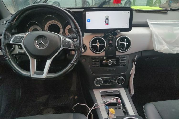 Used Mercedes-Benz GLK-Class 2014 GLK 200 Standard Model Center Console