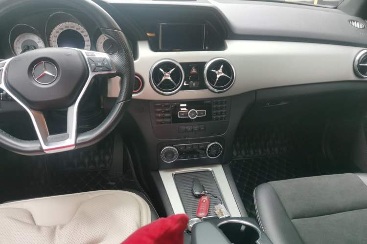 Used Mercedes-Benz GLK-Class 2014 GLK 200 Standard Model Center Console