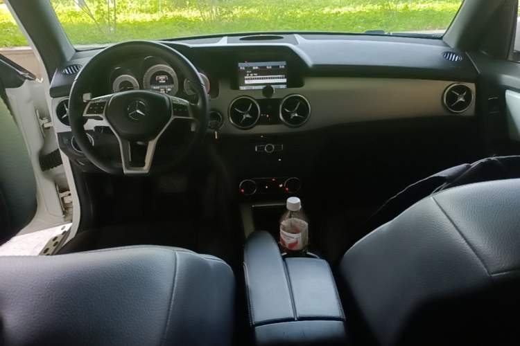 Used Mercedes-Benz GLK-Class 2014 GLK 200 Standard Model Center Console