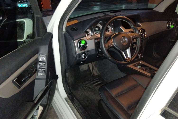 Used Mercedes-Benz GLK-Class 2014 GLK 260 4MATIC Dynamic Model Driver Seat