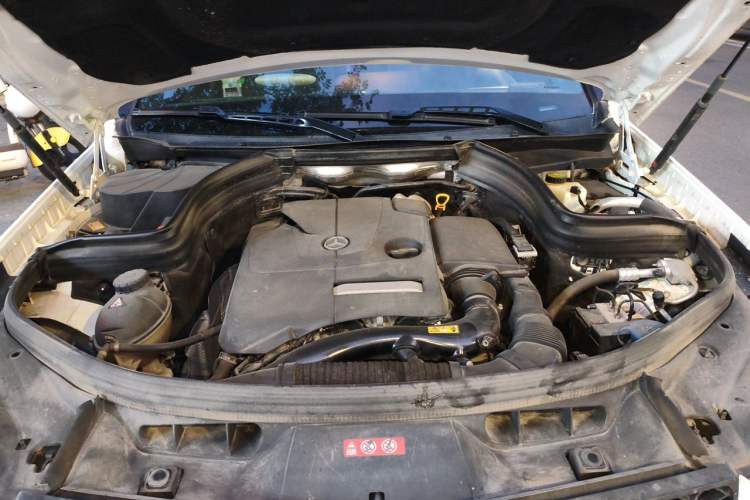 Used Mercedes-Benz GLK-Class 2014 GLK 200 Standard Model Engine Bay