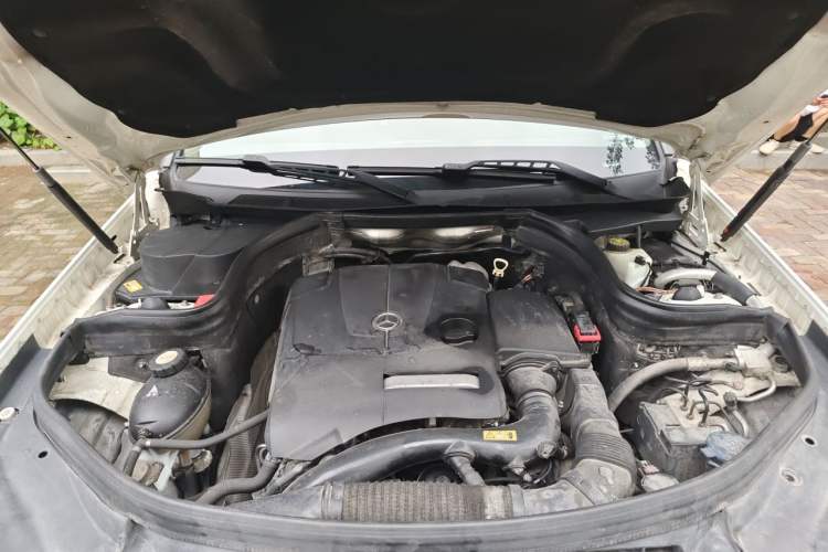 Used Mercedes-Benz GLK-Class 2014 GLK 260 4MATIC Dynamic Model Engine Bay