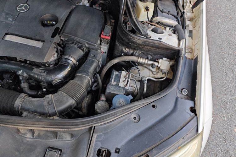 Used Mercedes-Benz GLK-Class 2014 GLK 260 4MATIC Dynamic Model Engine Bay Left