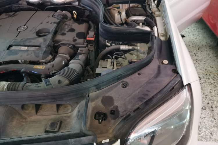 Used Mercedes-Benz GLK-Class 2014 GLK 260 4MATIC Dynamic Model Engine Bay Left