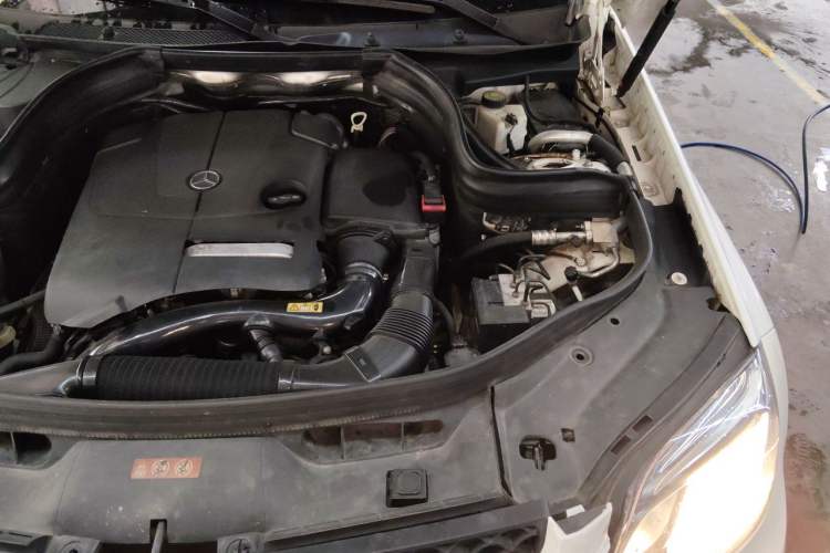 Used Mercedes-Benz GLK-Class 2014 GLK 260 4MATIC Dynamic Model Engine Bay Left