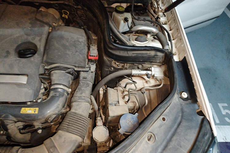 Used Mercedes-Benz GLK-Class 2014 GLK 200 Standard Model Engine Bay Left