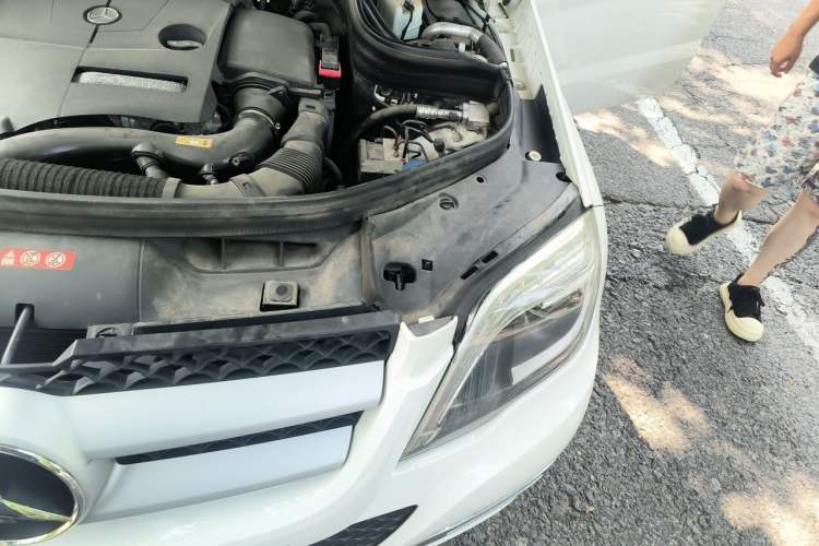Used Mercedes-Benz GLK-Class 2014 GLK 260 4MATIC Dynamic Model Engine Bay Left