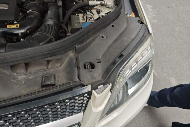 Used Mercedes-Benz GLK-Class 2014 GLK 260 4MATIC Dynamic Model Engine Bay Left