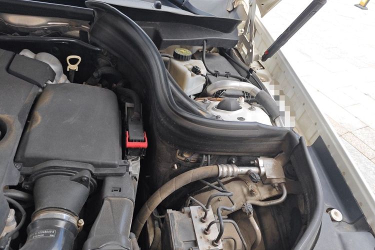 Used Mercedes-Benz GLK-Class 2014 GLK 260 4MATIC Dynamic Model Engine Bay Left