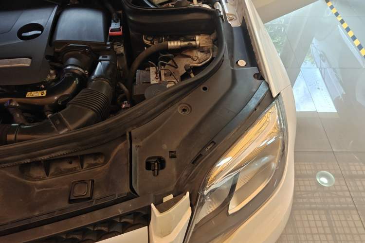 Used Mercedes-Benz GLK-Class 2014 GLK 260 4MATIC Dynamic Model Engine Bay Left