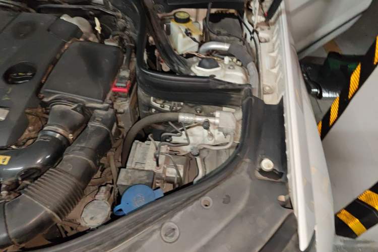 Used Mercedes-Benz GLK-Class 2014 GLK 200 Standard Model Engine Bay Left