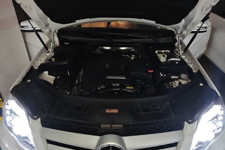 Used Mercedes-Benz GLK-Class 2014 GLK 260 4MATIC Dynamic Model Engine Bay