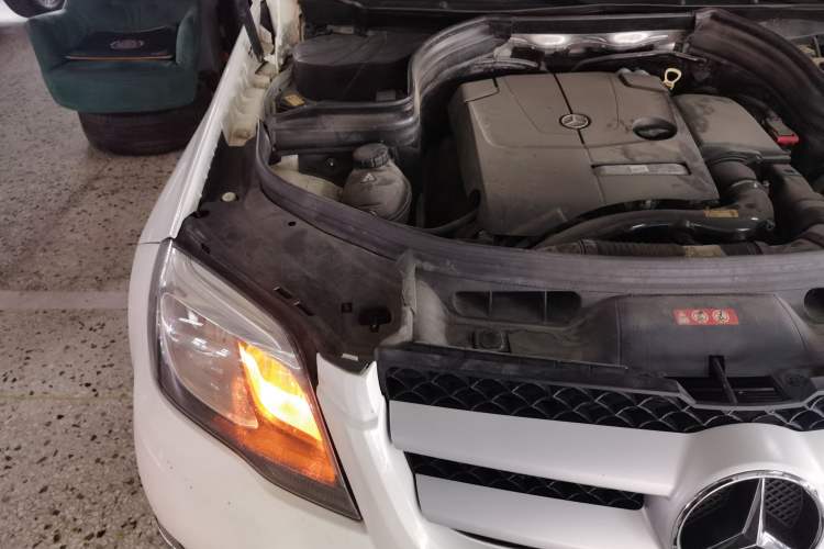 Used Mercedes-Benz GLK-Class 2014 GLK 260 4MATIC Dynamic Model Engine Bay Right