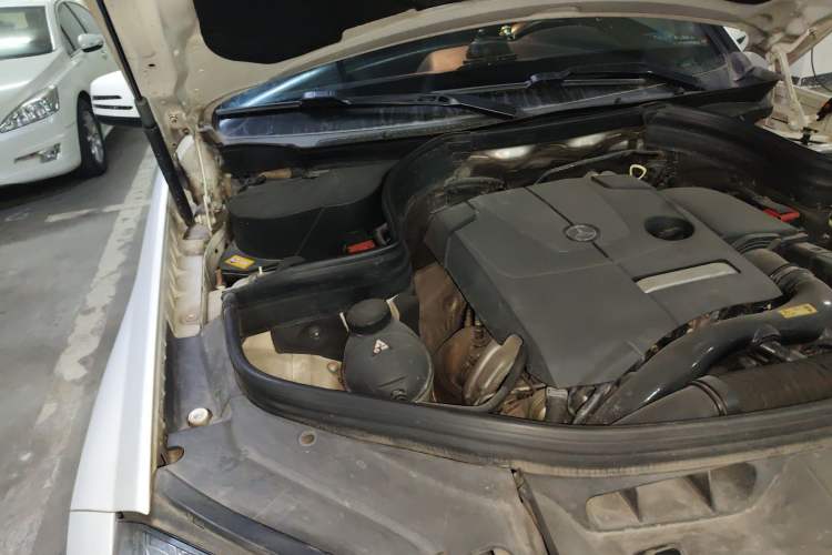 Used Mercedes-Benz GLK-Class 2014 GLK 200 Standard Model Engine Bay Right