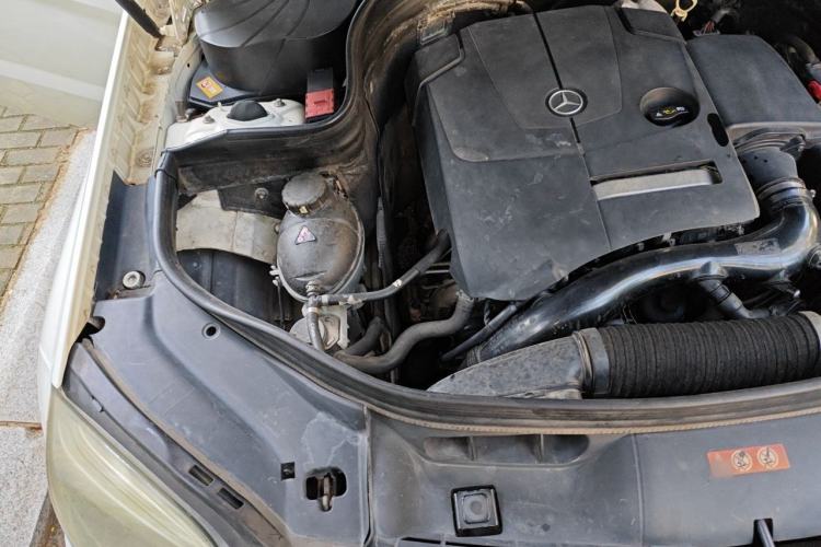Used Mercedes-Benz GLK-Class 2014 GLK 260 4MATIC Dynamic Model Engine Bay Right
