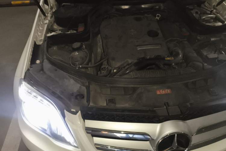 Used Mercedes-Benz GLK-Class 2014 GLK 260 4MATIC Dynamic Model Engine Bay Right