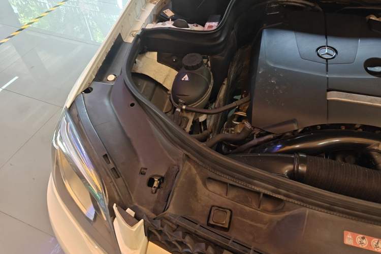 Used Mercedes-Benz GLK-Class 2014 GLK 260 4MATIC Dynamic Model Engine Bay Right