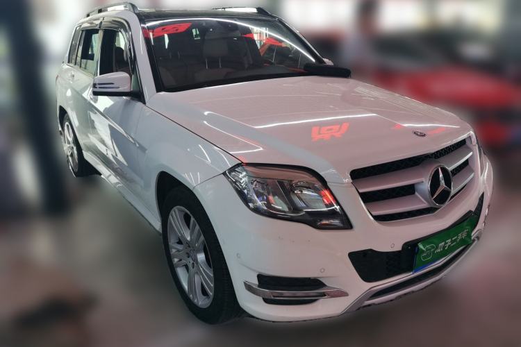 Used Mercedes-Benz GLK-Class 2014 GLK 260 4MATIC Dynamic Model Front Right 45 Deg