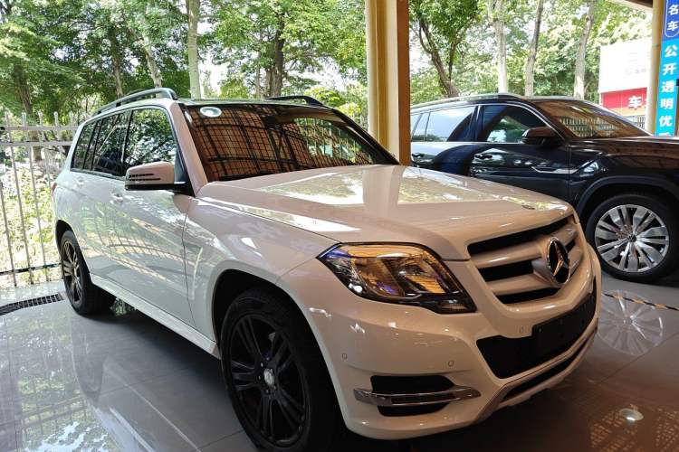 Used Mercedes-Benz GLK-Class 2014 GLK 260 4MATIC Dynamic Model Front Right 45 Deg