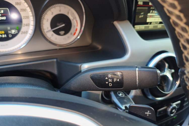 Used Mercedes-Benz GLK-Class 2014 GLK 260 4MATIC Dynamic Model Gear Lever