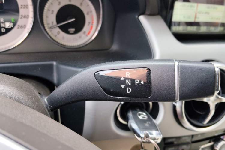 Used Mercedes-Benz GLK-Class 2014 GLK 260 4MATIC Dynamic Model Gear Lever