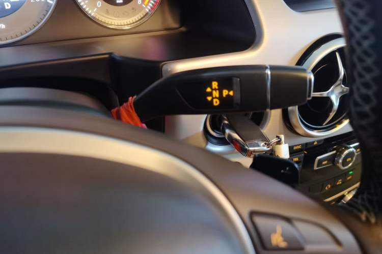 Used Mercedes-Benz GLK-Class 2014 GLK 260 4MATIC Dynamic Model Gear Lever
