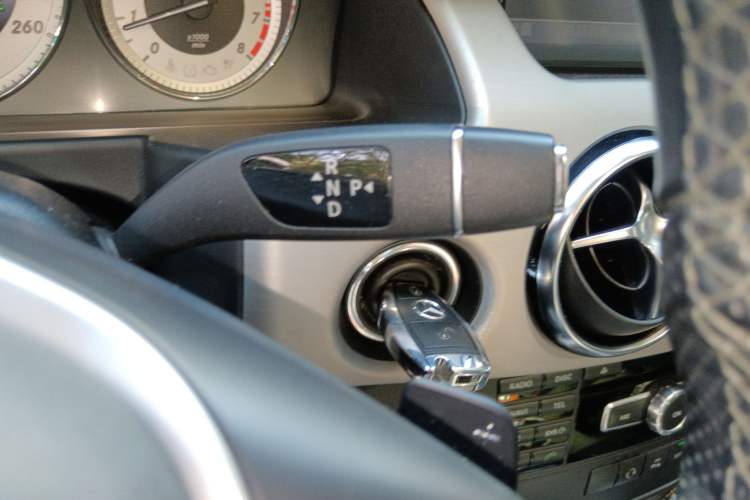Used Mercedes-Benz GLK-Class 2014 GLK 260 4MATIC Dynamic Model Gear Lever