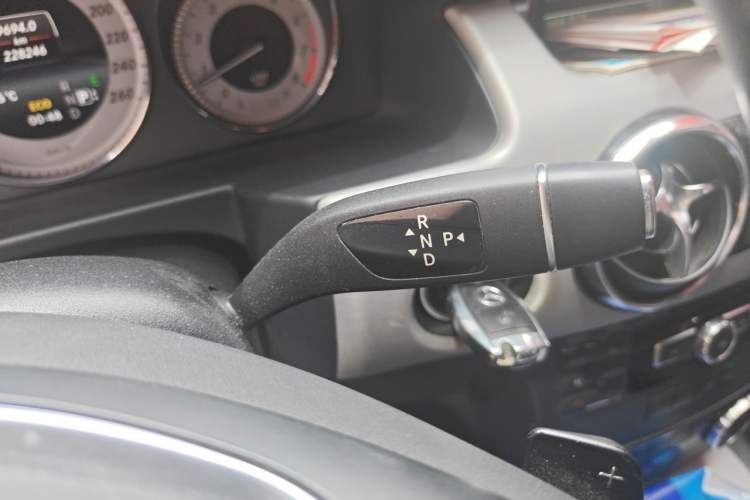 Used Mercedes-Benz GLK-Class 2014 GLK 260 4MATIC Dynamic Model Gear Lever