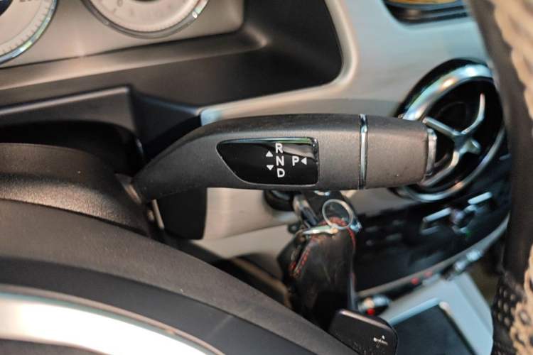 Used Mercedes-Benz GLK-Class 2014 GLK 260 4MATIC Dynamic Model Gear Lever