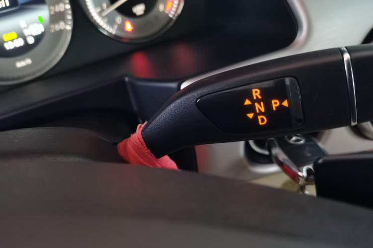 Used Mercedes-Benz GLK-Class 2014 GLK 260 4MATIC Dynamic Model Gear Lever