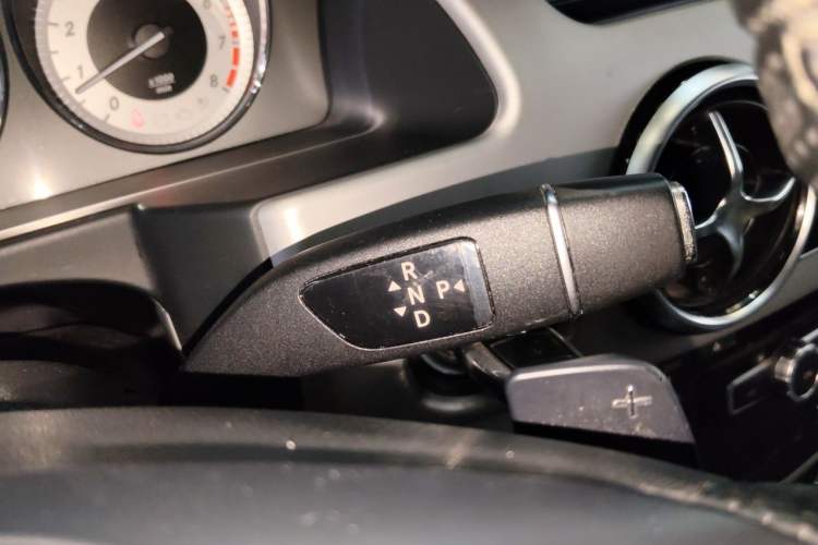 Used Mercedes-Benz GLK-Class 2014 GLK 260 4MATIC Dynamic Model Gear Lever