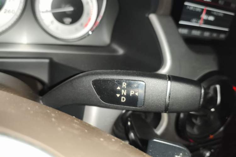 Used Mercedes-Benz GLK-Class 2014 GLK 260 4MATIC Dynamic Model Gear Lever
