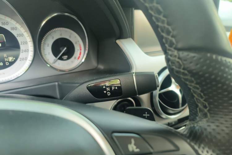 Used Mercedes-Benz GLK-Class 2014 GLK 260 4MATIC Dynamic Model Gear Lever