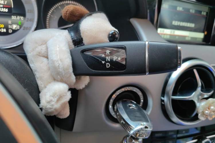 Used Mercedes-Benz GLK-Class 2014 GLK 260 4MATIC Dynamic Model Gear Lever