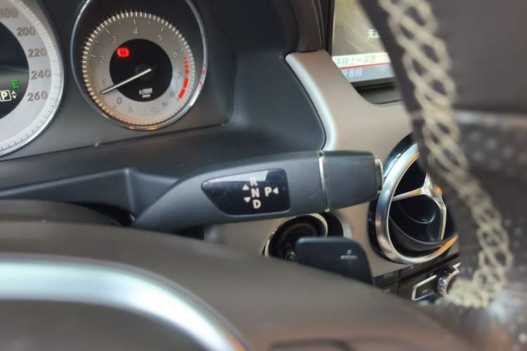 Used Mercedes-Benz GLK-Class 2014 GLK 260 4MATIC Dynamic Model Gear Lever
