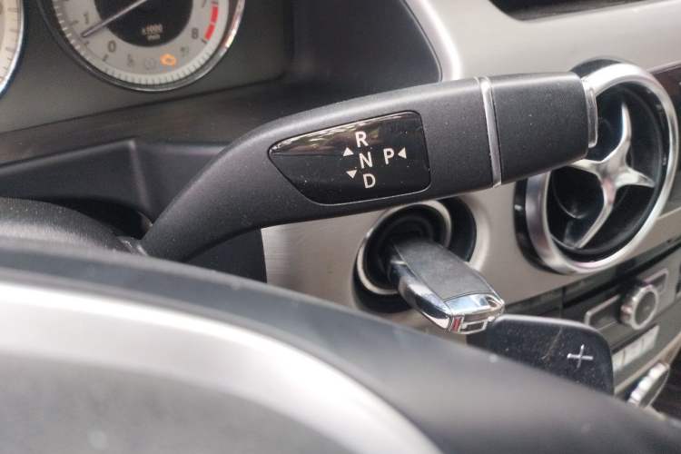 Used Mercedes-Benz GLK-Class 2014 GLK 260 4MATIC Dynamic Model Gear Lever