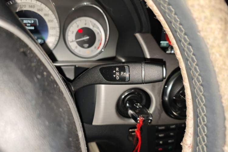 Used Mercedes-Benz GLK-Class 2014 GLK 260 4MATIC Dynamic Model Gear Lever