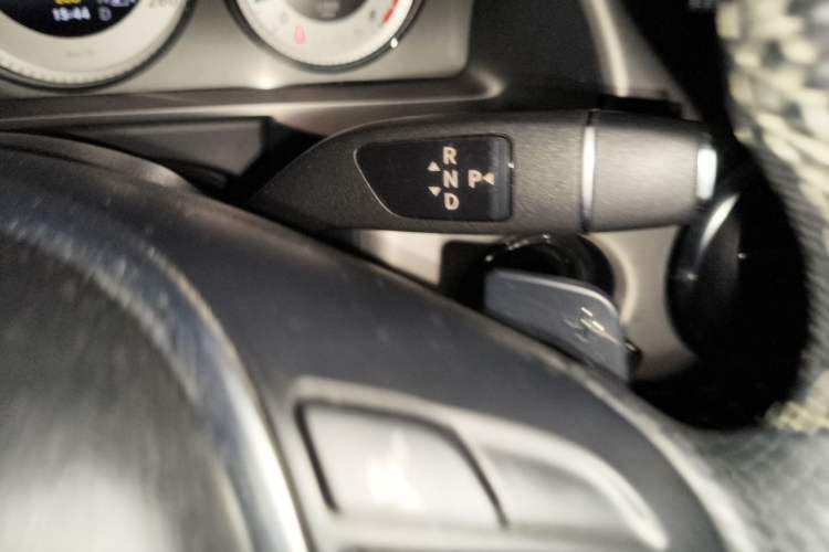 Used Mercedes-Benz GLK-Class 2014 GLK 260 4MATIC Dynamic Model Gear Lever