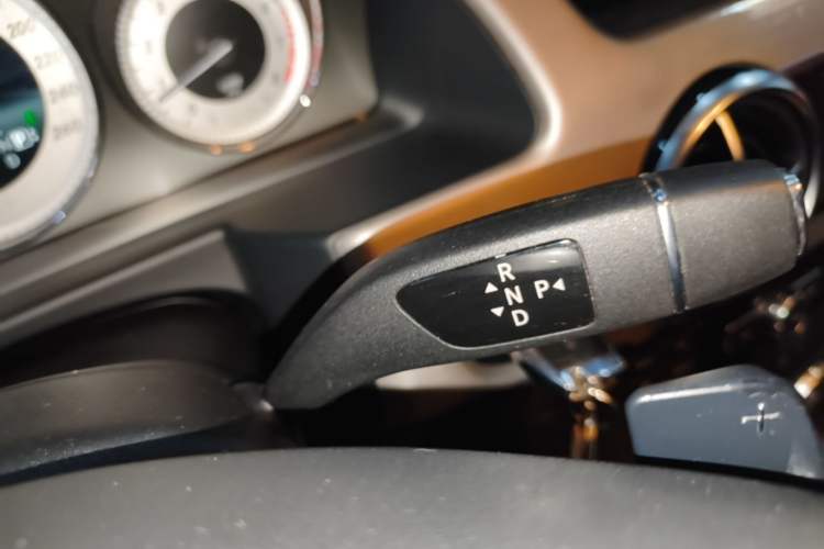 Used Mercedes-Benz GLK-Class 2014 GLK 260 4MATIC Dynamic Model Gear Lever