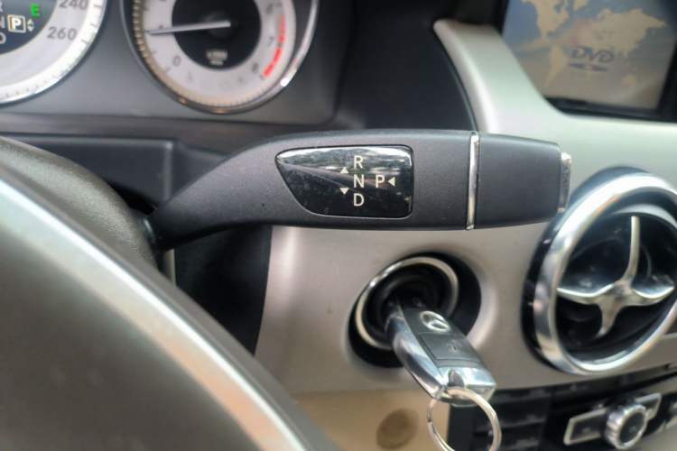 Used Mercedes-Benz GLK-Class 2014 GLK 260 4MATIC Dynamic Model Gear Lever