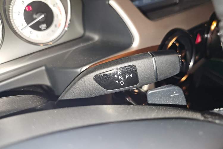 Used Mercedes-Benz GLK-Class 2014 GLK 260 4MATIC Dynamic Model Gear Lever