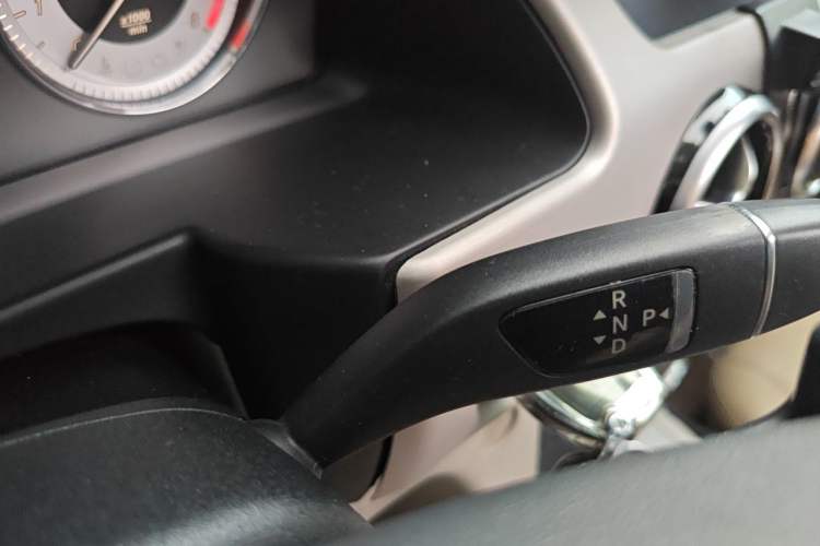 Used Mercedes-Benz GLK-Class 2014 GLK 260 4MATIC Dynamic Model Gear Lever