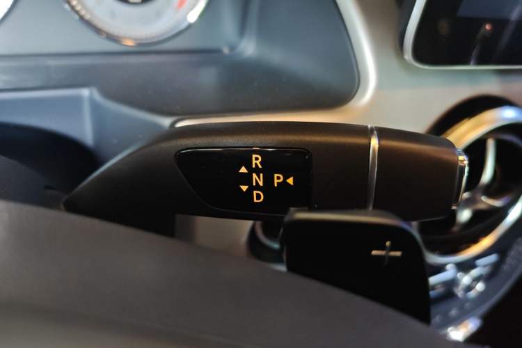 Used Mercedes-Benz GLK-Class 2014 GLK 260 4MATIC Dynamic Model Gear Lever